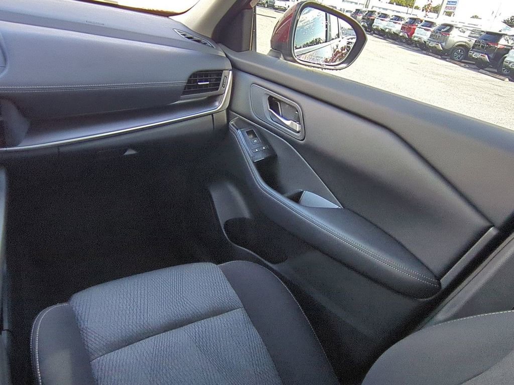 Certified 2025 Nissan Rogue SV image 17