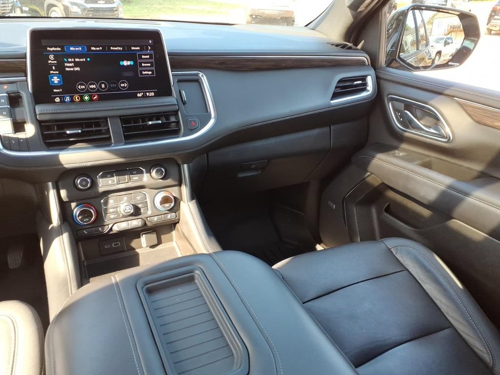 Used 2021 Chevrolet Tahoe Z71 w/ Luxury Package AWD/4WD image 18