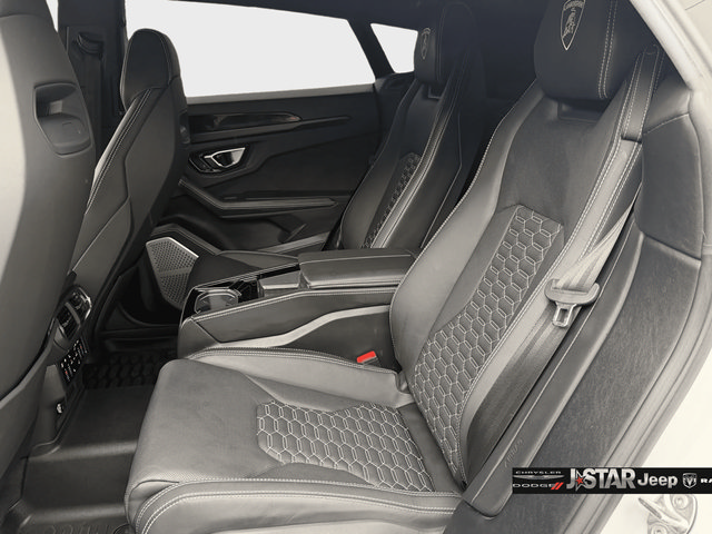 Used 2022 Lamborghini Urus AWD/4WD image 16