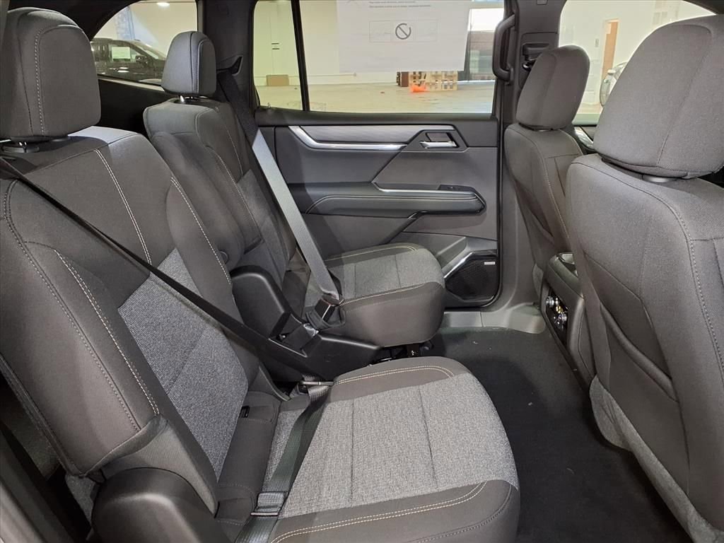 Used 2026 GMC Acadia Elevation image 7