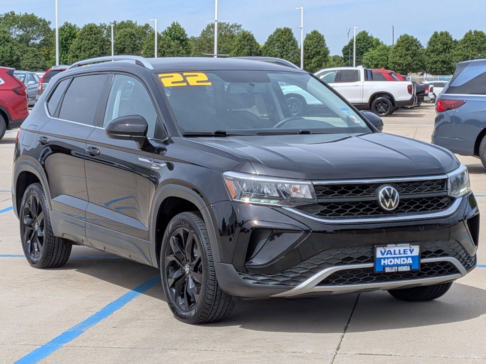 Used 2022 Volkswagen Taos SE FWD image 4