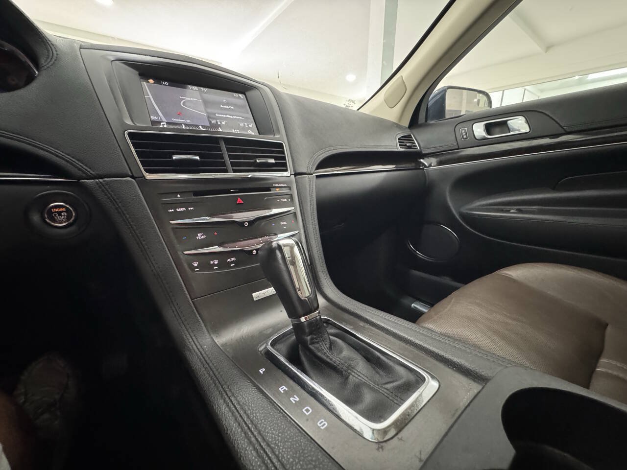 Used 2017 Lincoln MKT FWD image 30