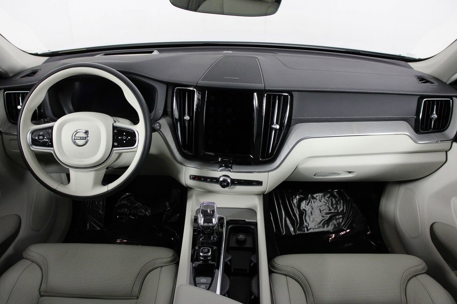 Certified 2023 Volvo XC60 B5 Ultimate image 7