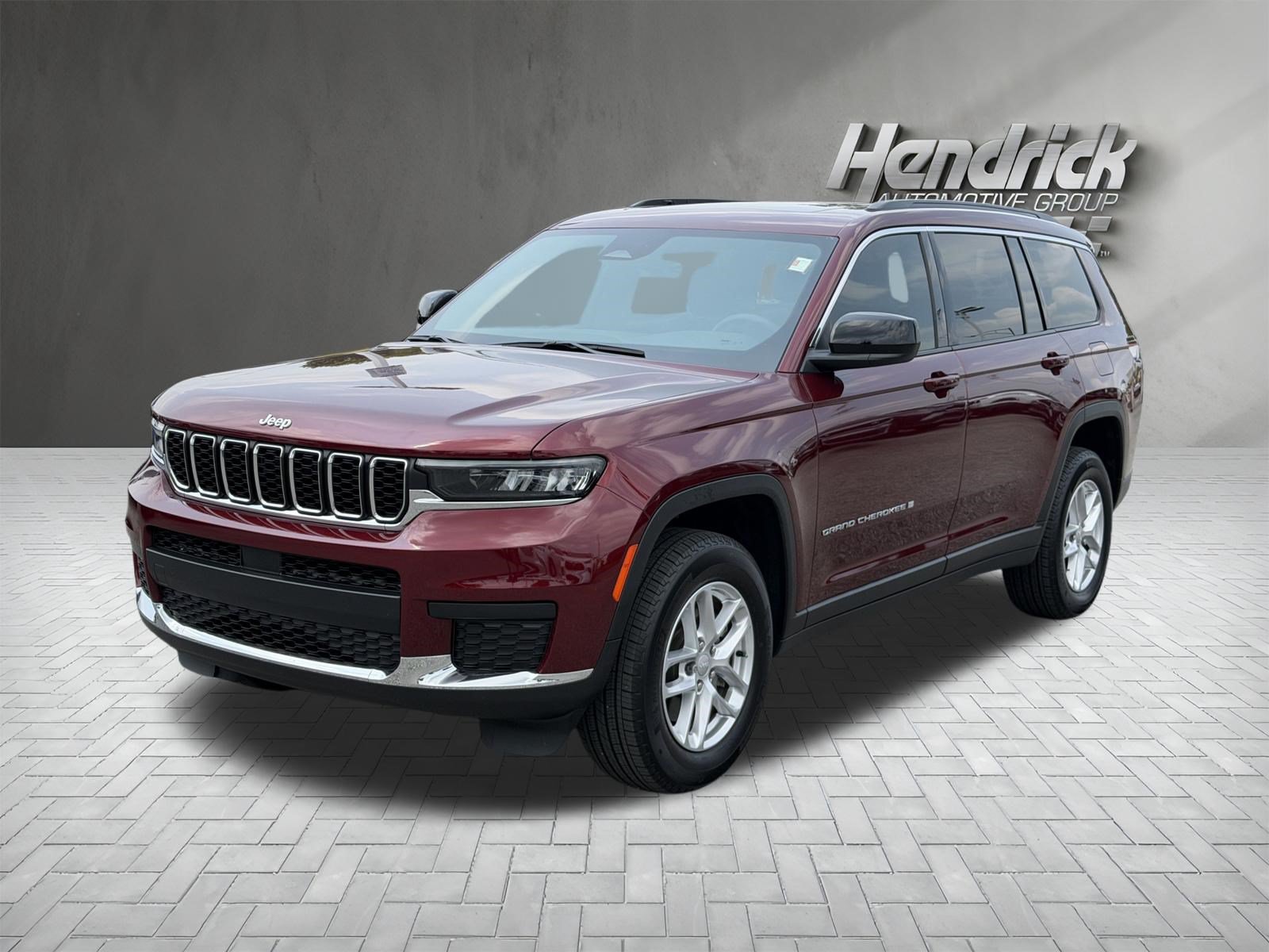 Used 2025 Jeep Grand Cherokee L Laredo RWD image 5