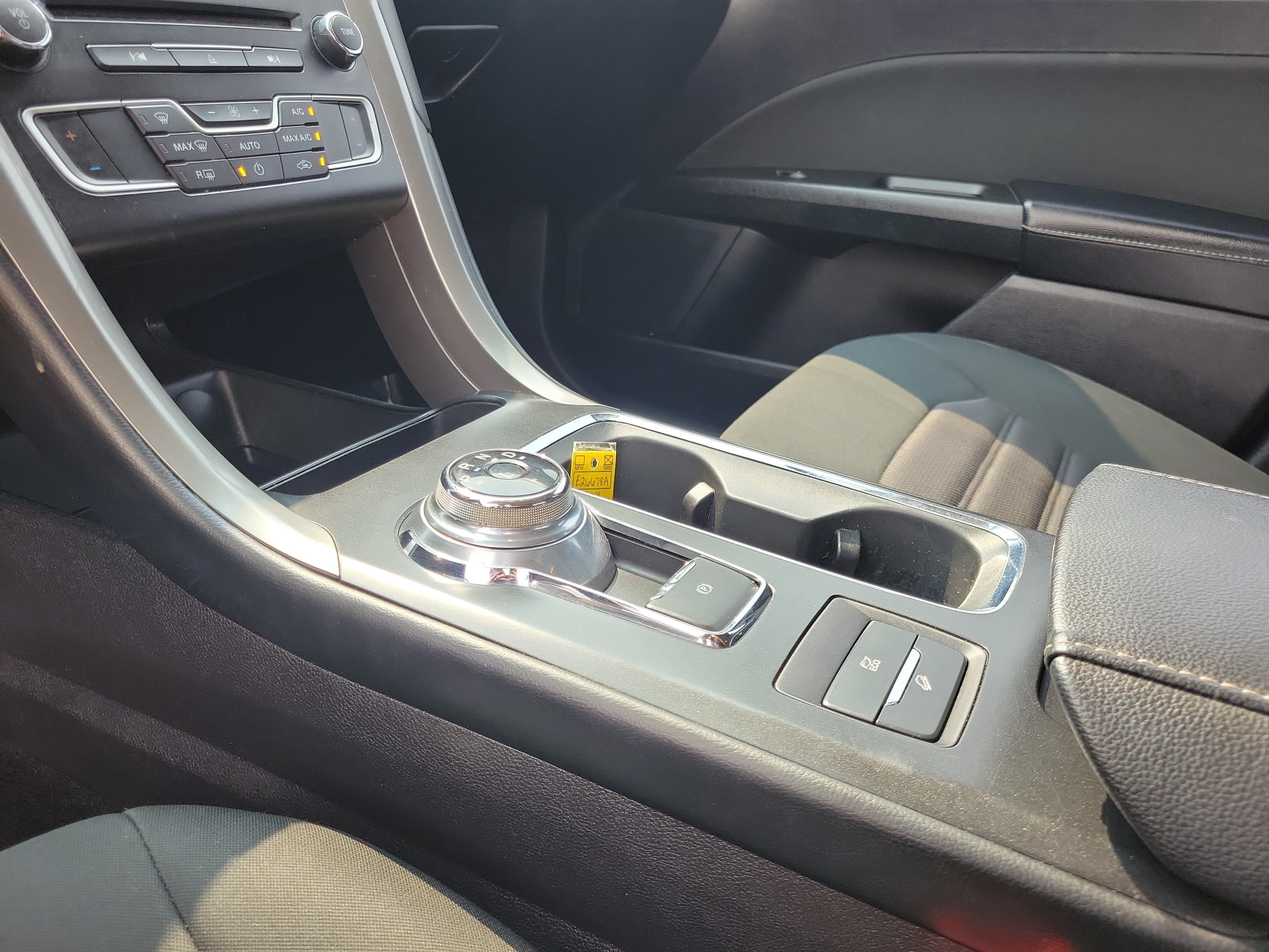 Used 2018 Ford Fusion SE FWD image 29