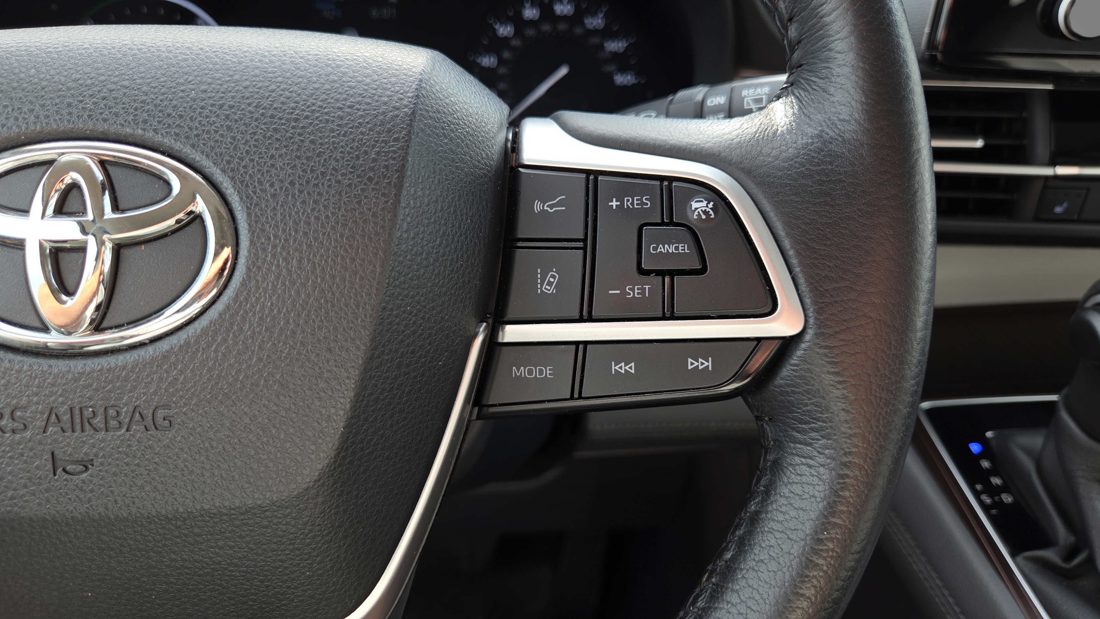 Certified 2024 Toyota Sienna XLE FWD image 31