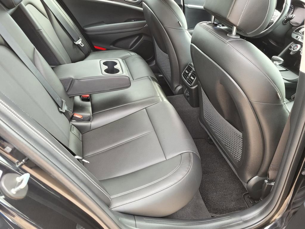 Used 2022 Genesis G70 2.0T image 11