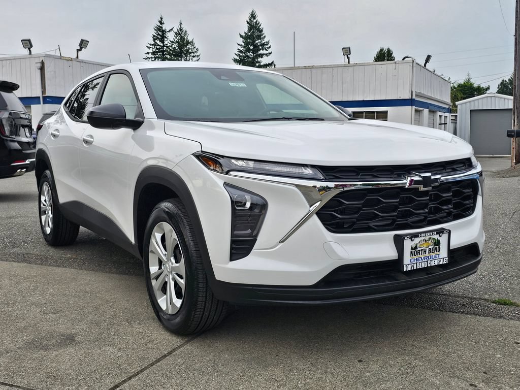 New 2026 Chevrolet Trax LS FWD image 3