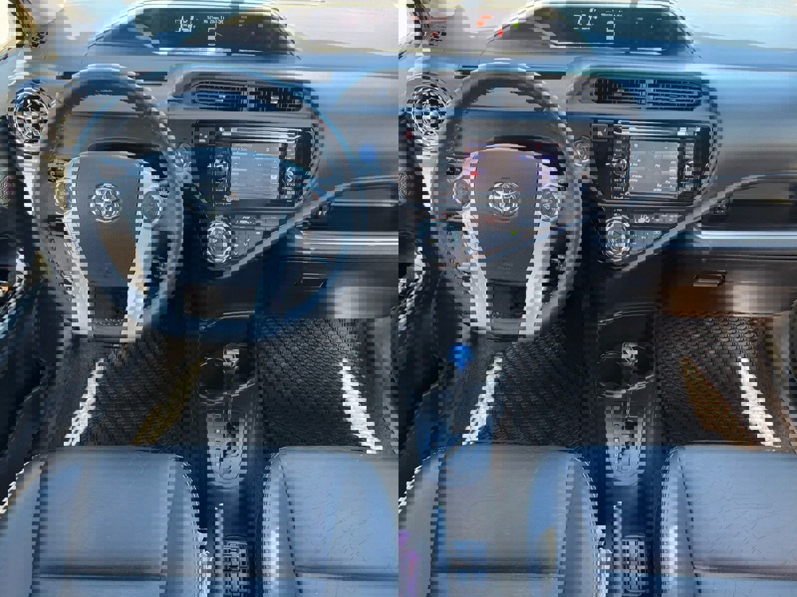 Used 2015 Toyota Prius C image 12