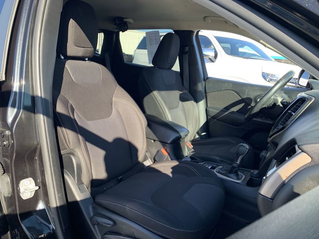 Used 2015 Jeep Cherokee Latitude w/ Cold Weather Group image 23