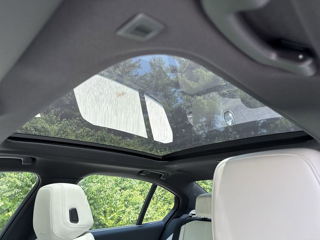 Used 2026 BMW 530i xDrive w/ Premium Package image 25