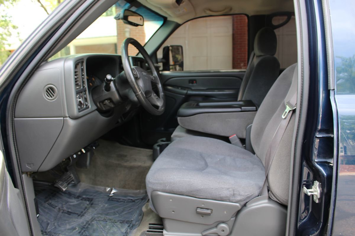 Used 2005 GMC Sierra 2500 SLE w/ Heavy-Duty Power Package AWD/4WD image 8