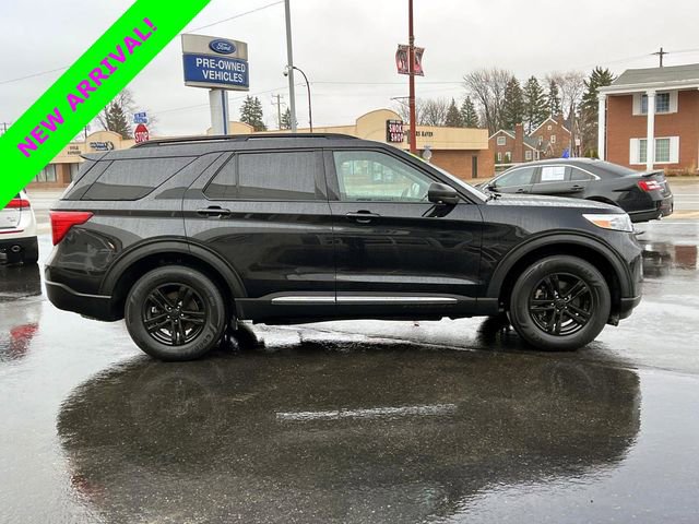 Used 2022 Ford Explorer XLT image 2