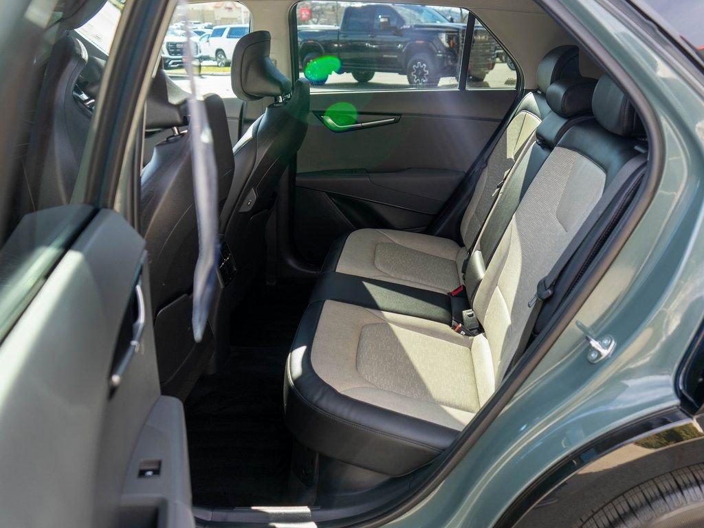 Used 2023 Kia Niro SX Touring FWD image 13