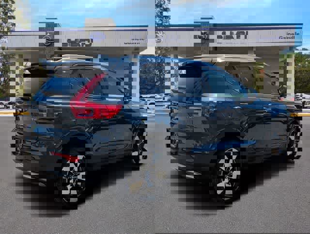 Used 2021 Volvo XC40 T5 Momentum w/ Protection Package Premier image 6