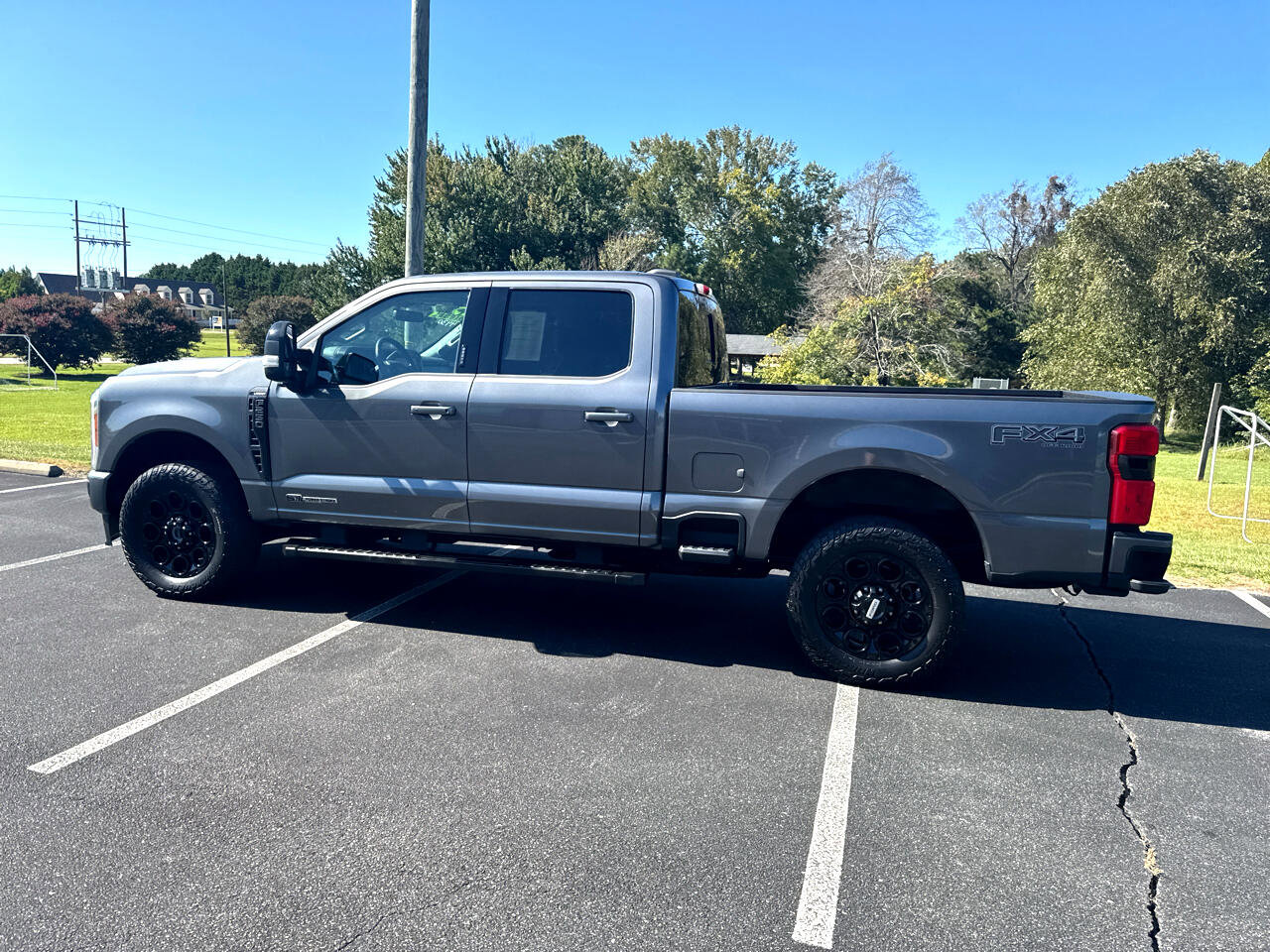 Used 2023 Ford F250 Lariat w/ Black Appearance Package image 9