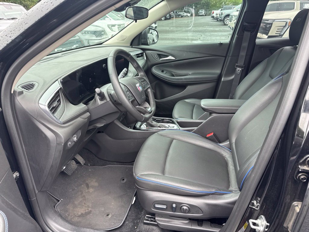 Certified 2025 Buick Encore GX Sport Touring w/ Experience Buick Package AWD/4WD image 9
