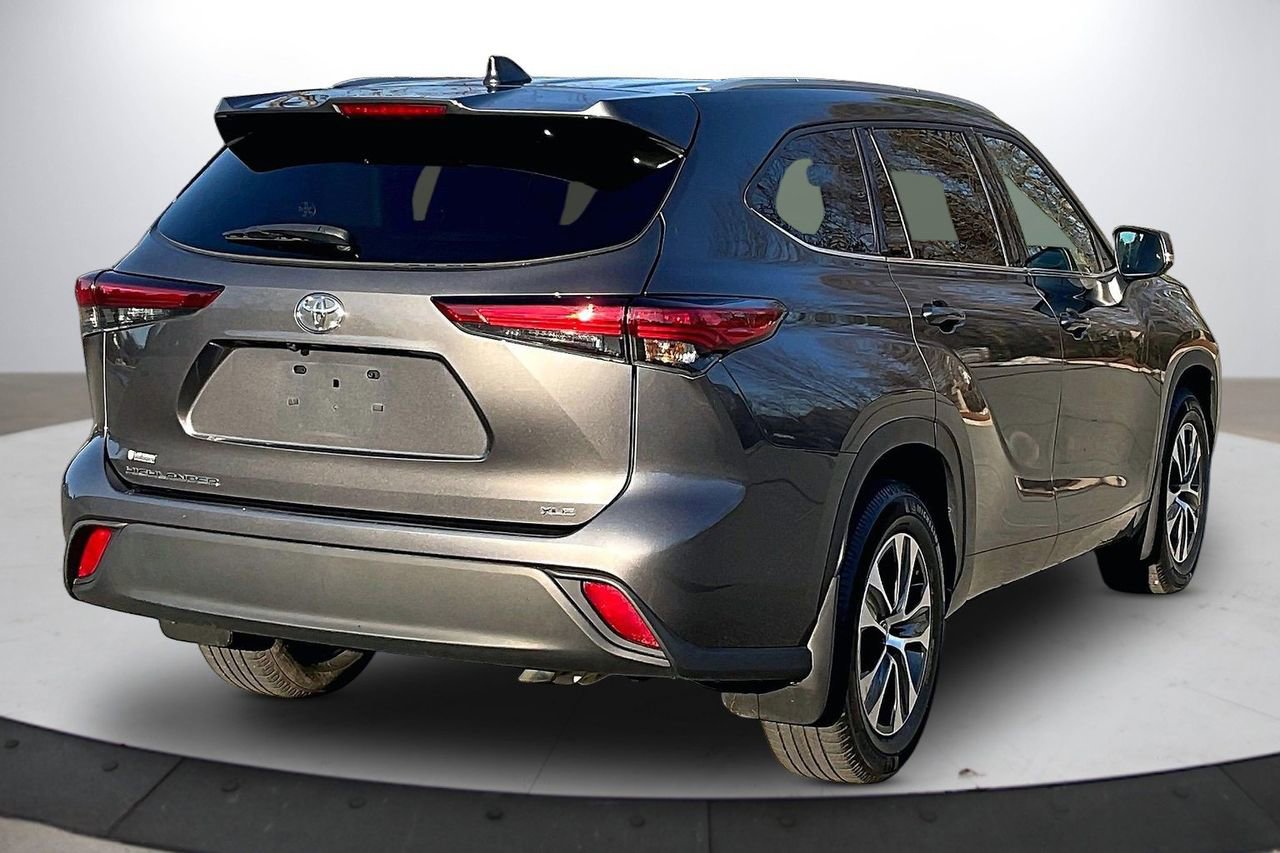 Used 2022 Toyota Highlander XLE image 9