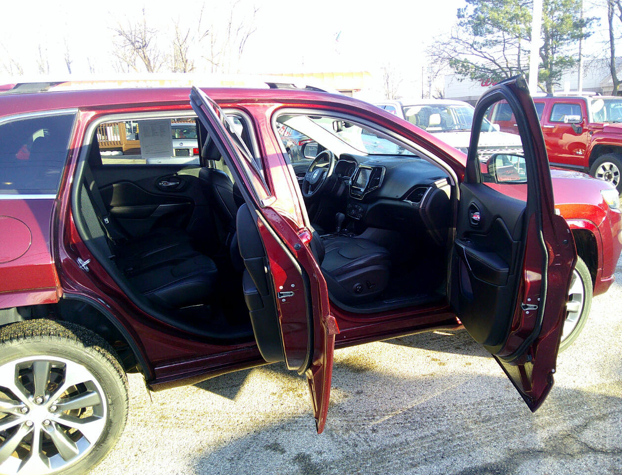 Used 2019 Jeep Cherokee Overland w/ Trailer Tow Group image 8