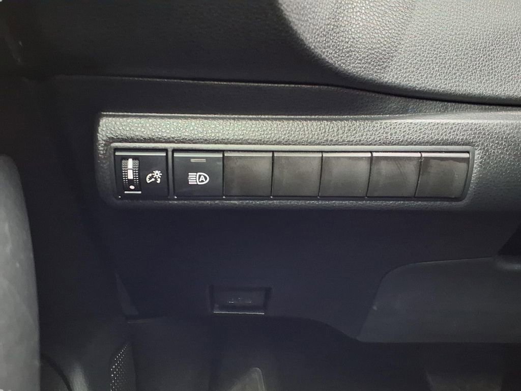 Used 2025 Toyota Corolla LE FWD image 17