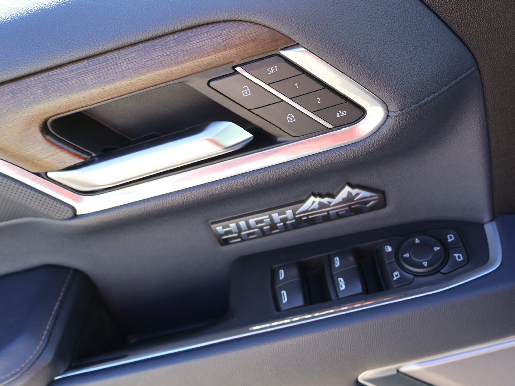Used 2024 Chevrolet Silverado 1500 High Country w/ High Country Premium Package AWD/4WD image 35