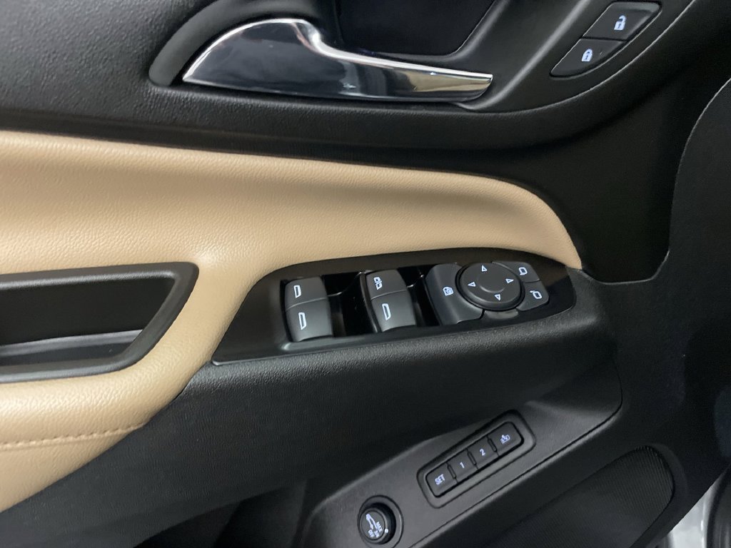 Used 2024 Chevrolet Equinox Premier AWD/4WD image 16