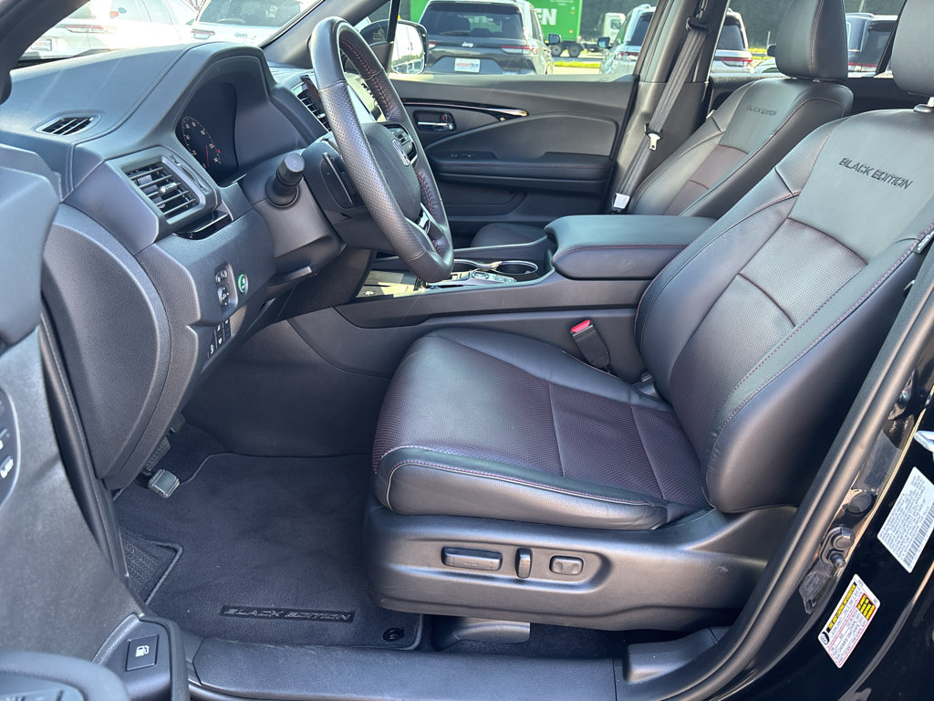 Used 2025 Honda Ridgeline Black Edition image 12