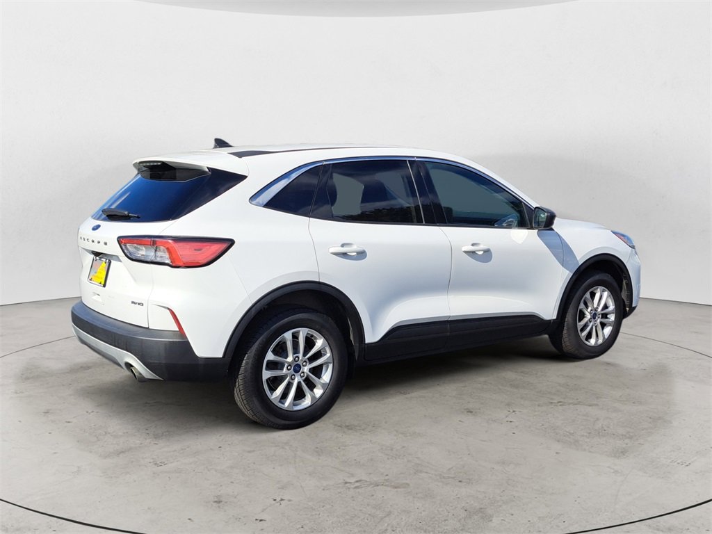 Used 2022 Ford Escape SE image 3