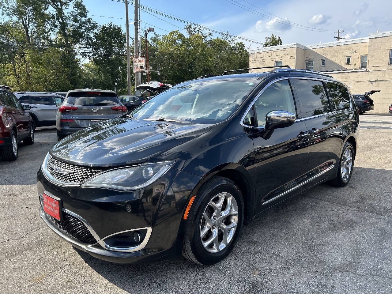 Used 2019 Chrysler Pacifica Limited FWD image 2