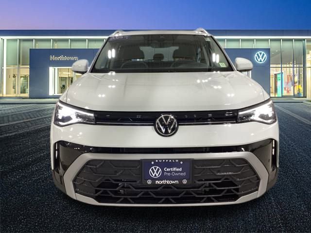 Certified 2025 Volkswagen Taos SE image 5