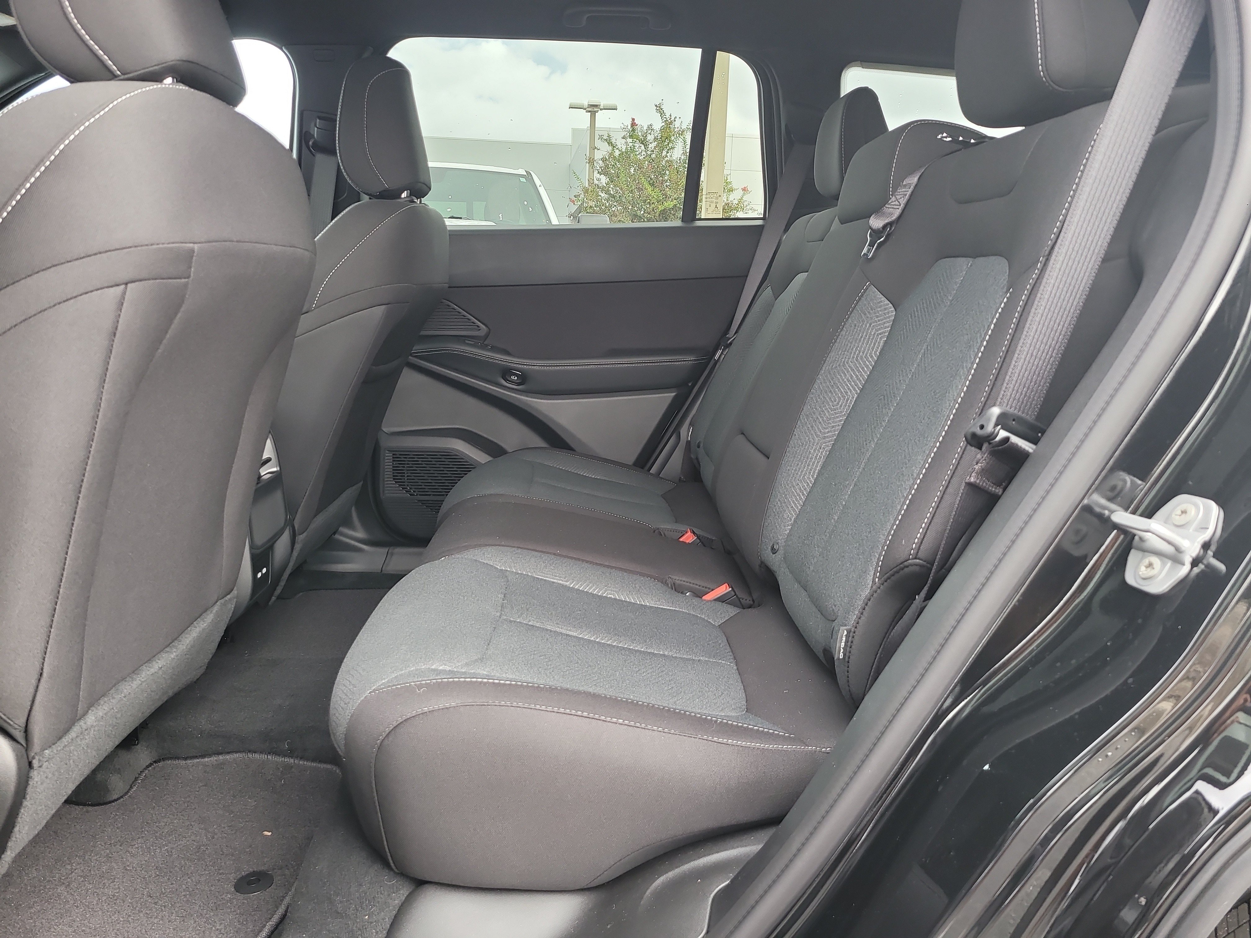 Used 2026 Jeep Cherokee Laredo AWD/4WD image 11