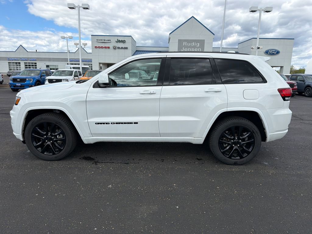 Used 2022 Jeep Grand Cherokee Laredo X AWD/4WD image 2