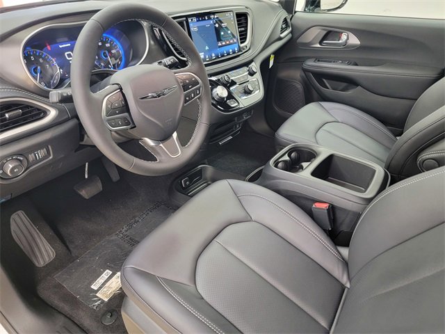 New 2026 Chrysler Pacifica Select image 13