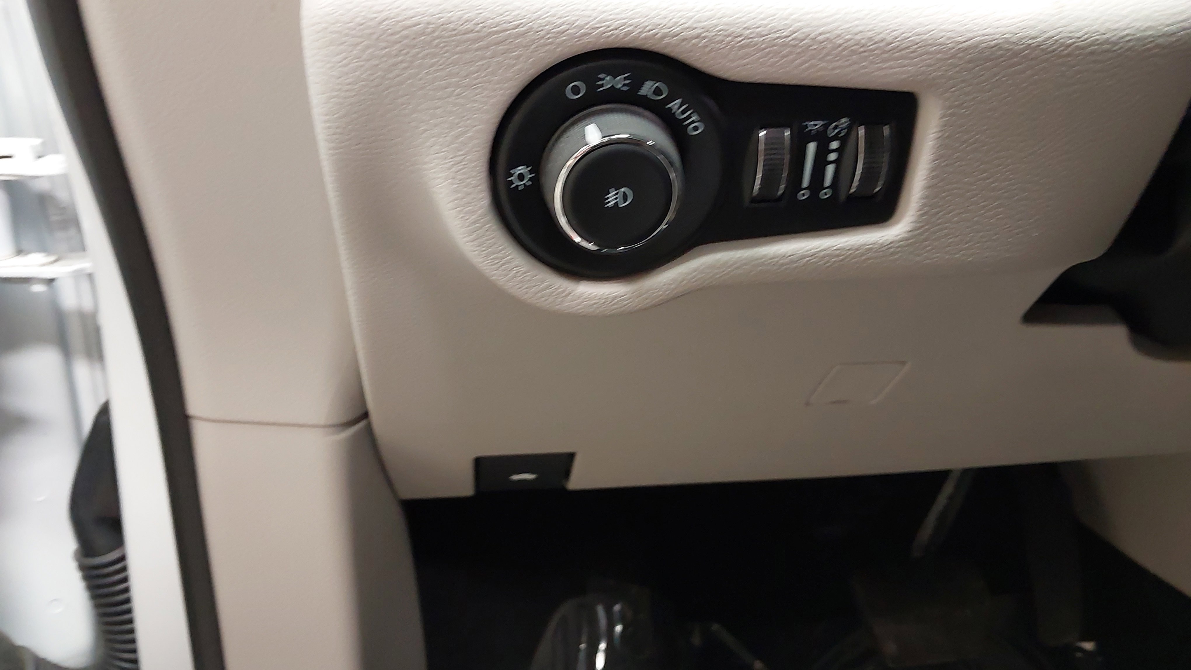 Used 2024 Chrysler Pacifica Select image 23