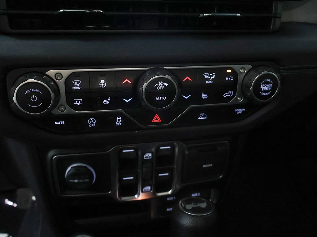 Used 2024 Jeep Wrangler Unlimited Sahara w/ Technology Group AWD/4WD image 45