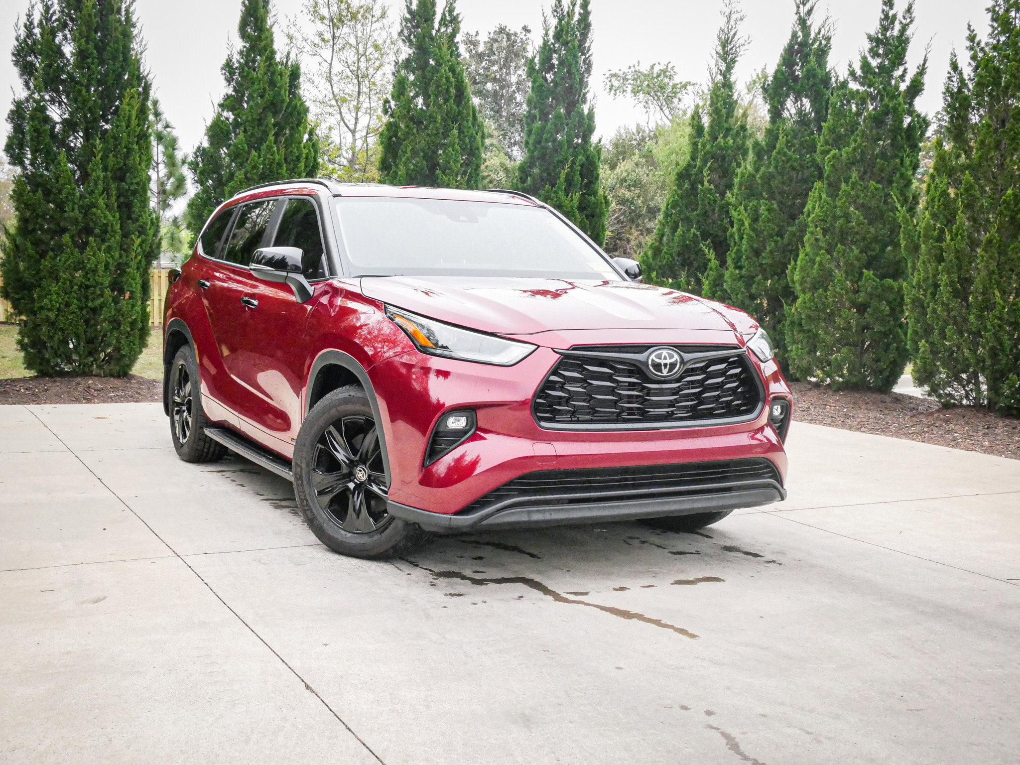 Used 2025 Toyota Highlander XLE image 2