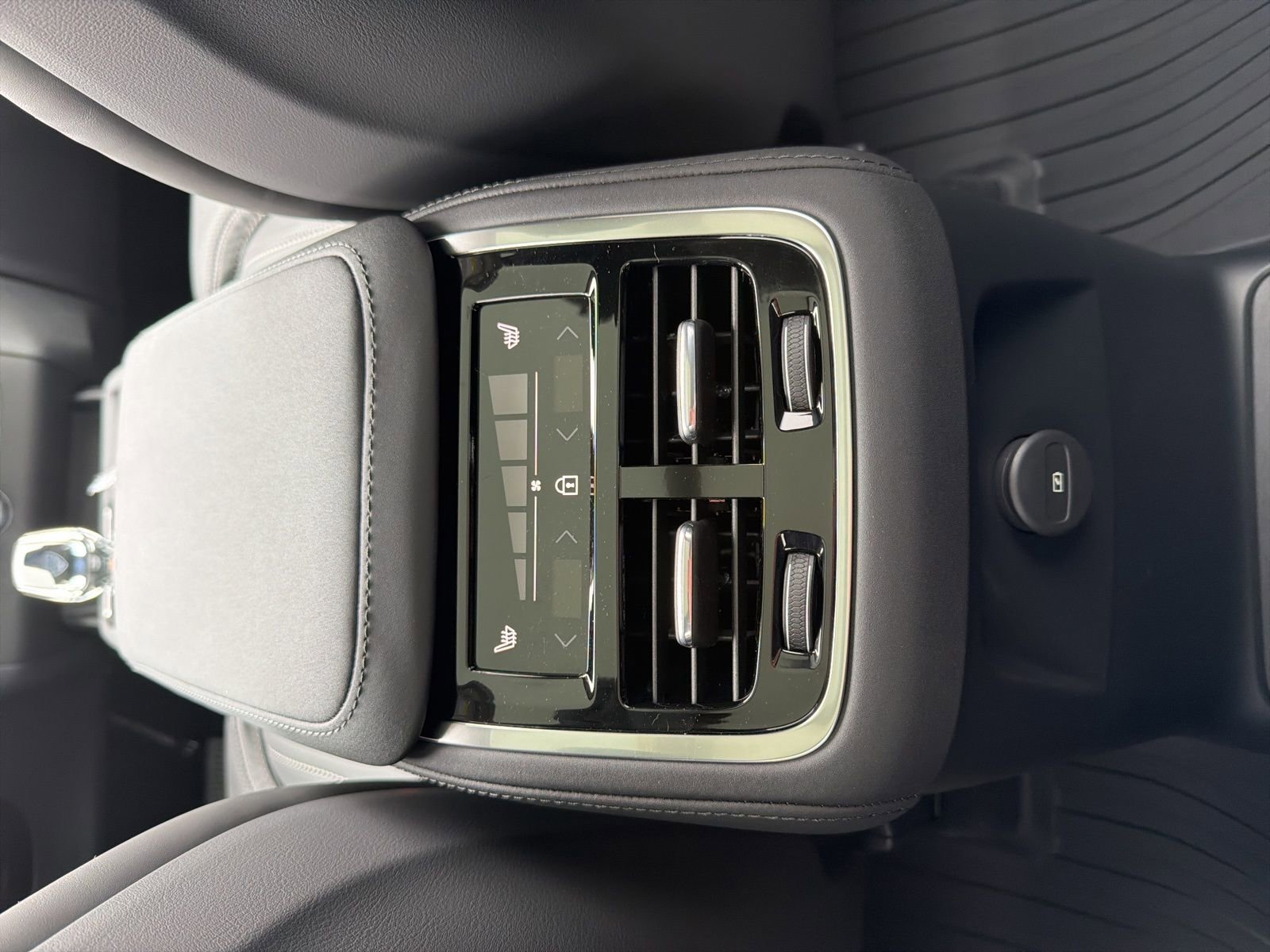 New 2026 Volvo XC90 T8 Ultra w/ Protection Package image 50