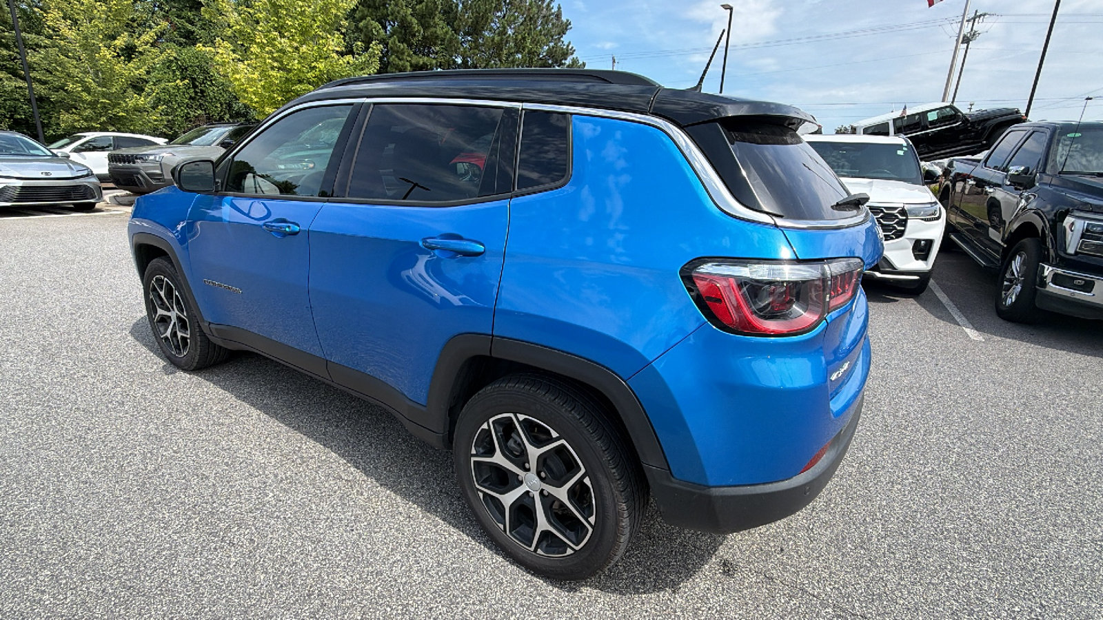 Used 2024 Jeep Compass Limited AWD/4WD image 10