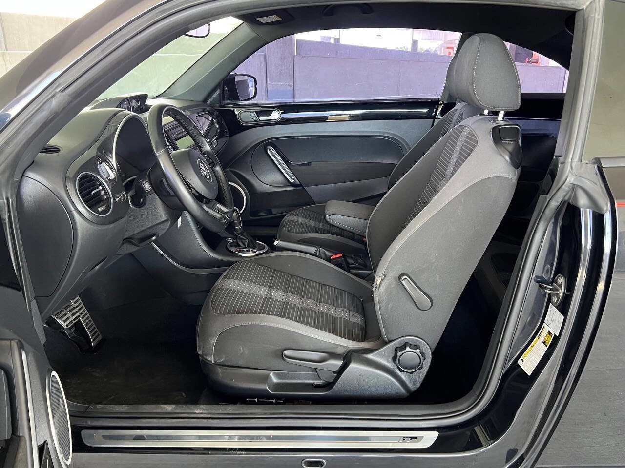 Used 2014 Volkswagen Beetle R-Line FWD image 12