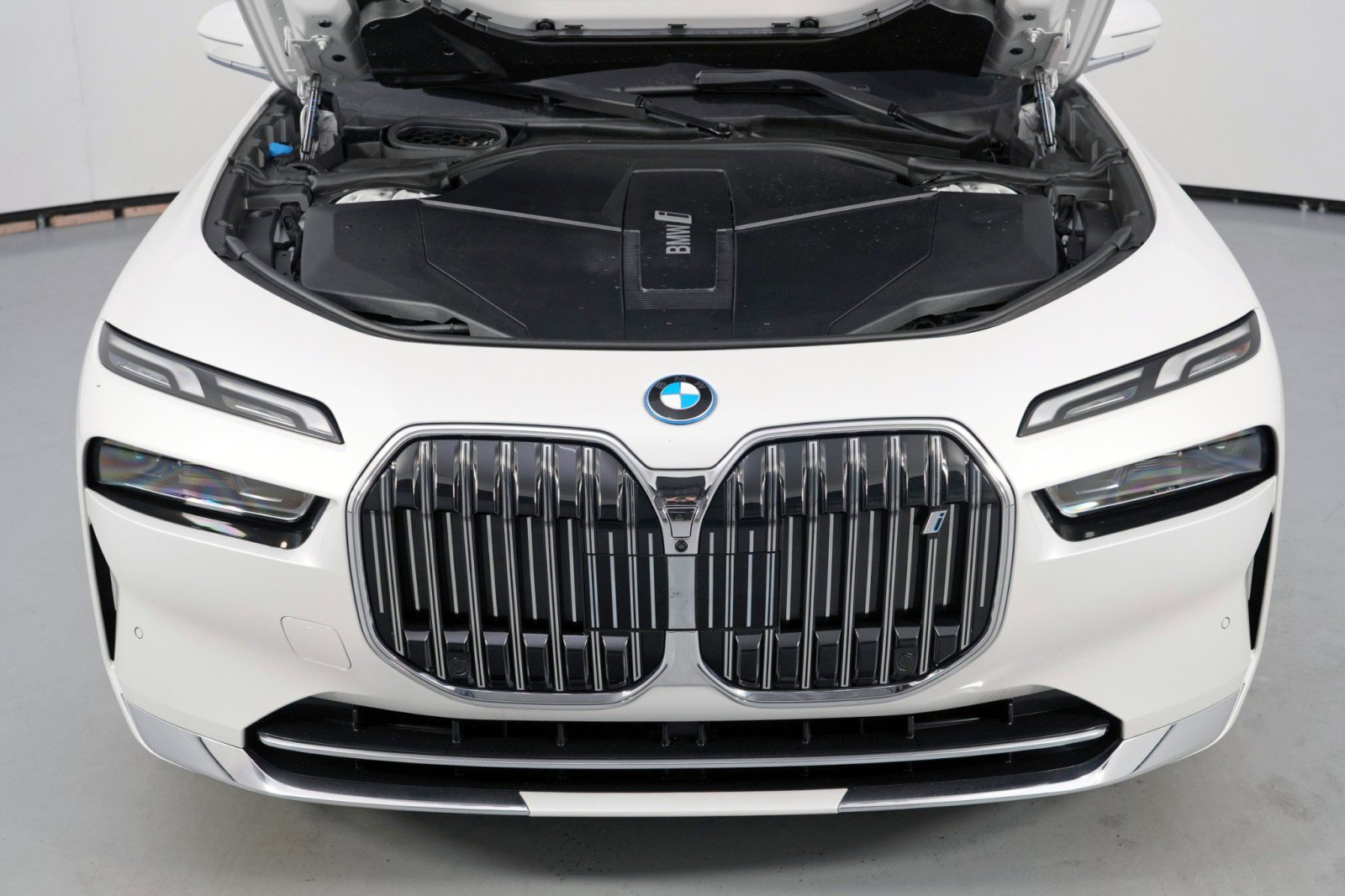 Used 2023 BMW i7 xDrive60 AWD/4WD image 5