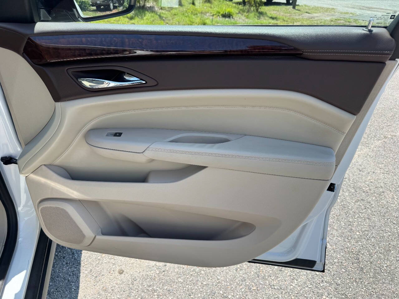 Used 2011 Cadillac SRX Luxury FWD image 46