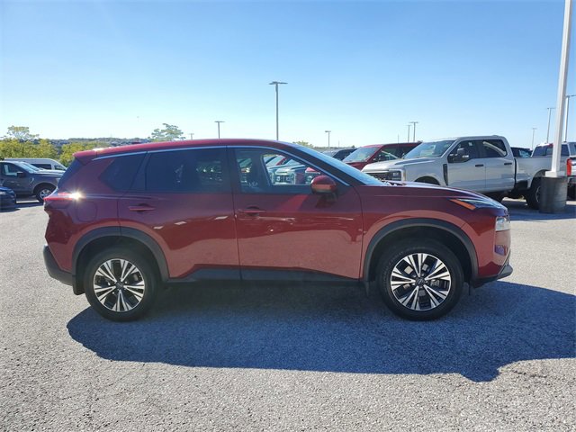 Used 2023 Nissan Rogue SV image 3