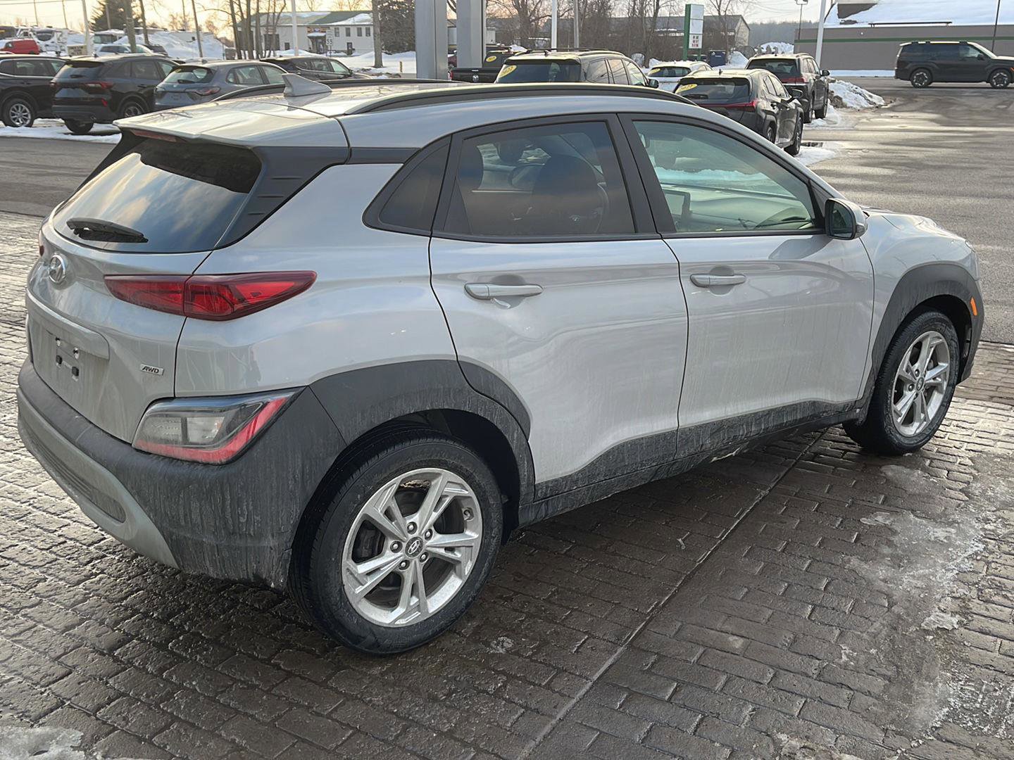 Used 2023 Hyundai Kona SEL w/ Convenience Package image 4