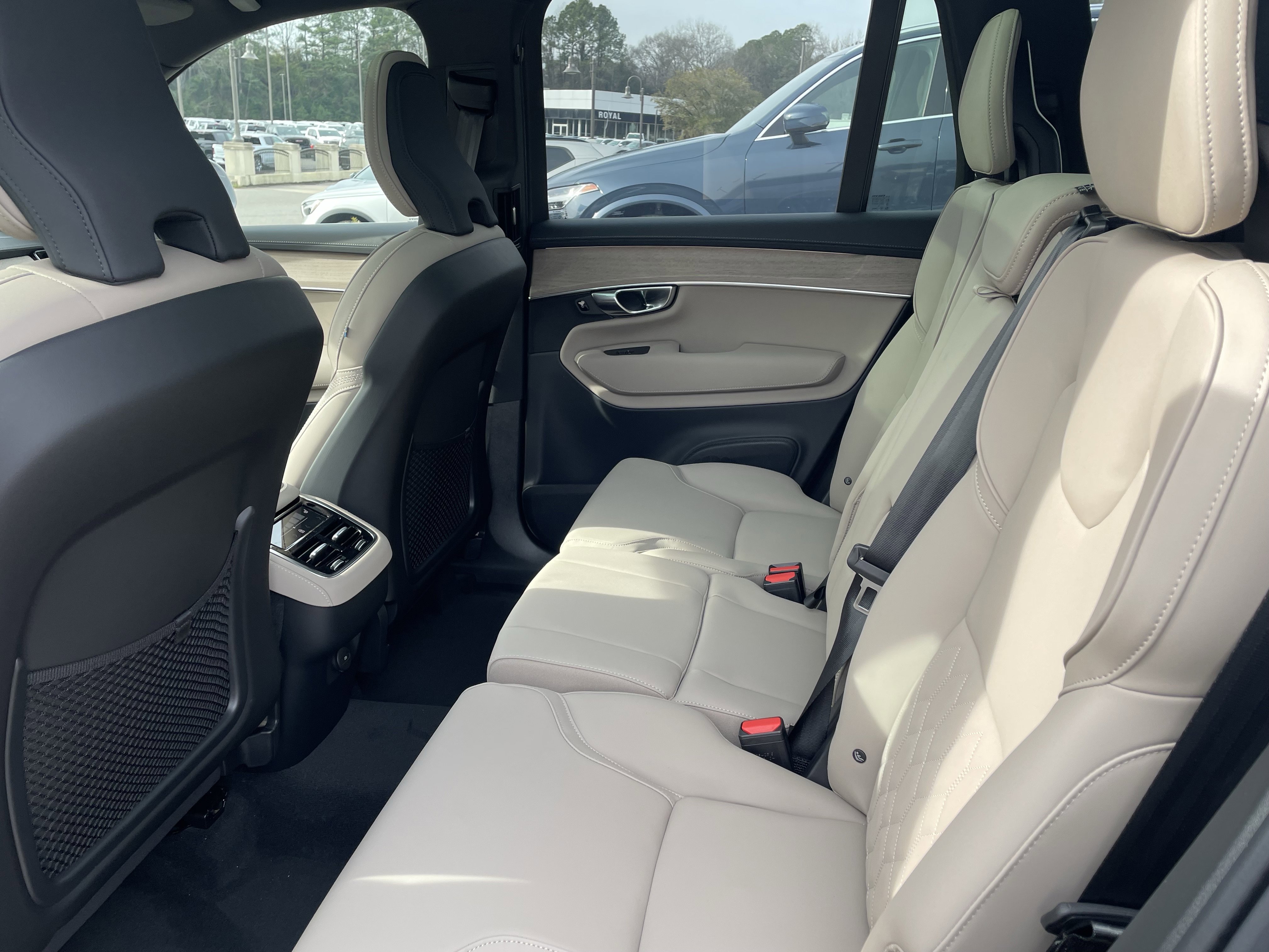 New 2026 Volvo XC90 B6 Plus w/ Protection Package Premier image 12