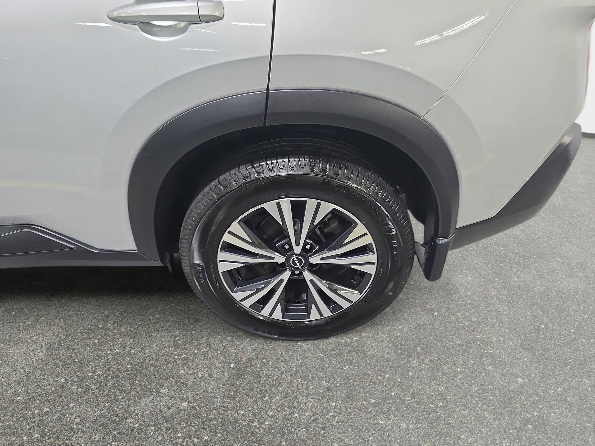 Certified 2023 Nissan Rogue SV FWD image 32