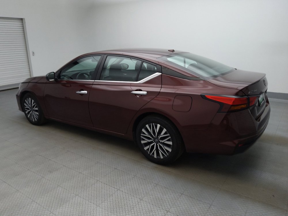 Used 2025 Nissan Altima 2.5 SV FWD image 3