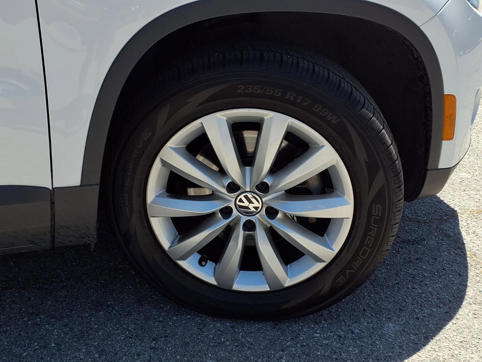 Used 2011 Volkswagen Tiguan SE FWD image 4
