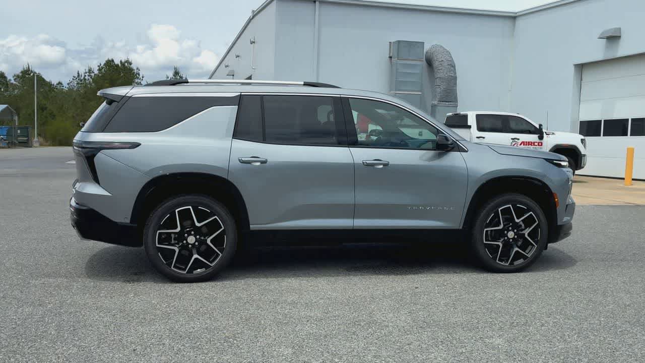 Used 2025 Chevrolet Traverse High Country w/ LPO, Floor Liner Package FWD image 9