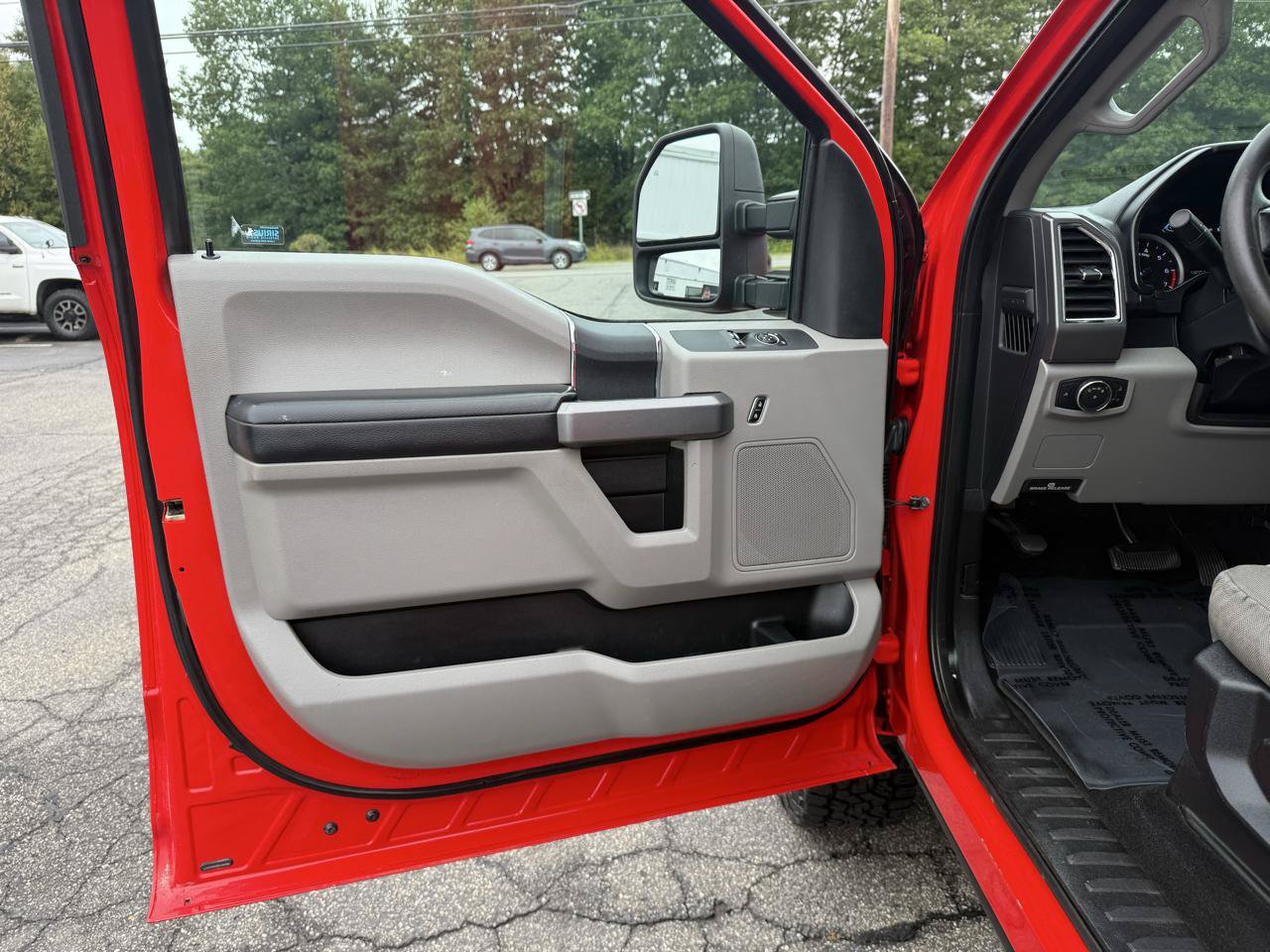 Used 2017 Ford F250 XLT w/ FX4 Off-Road Package AWD/4WD image 28