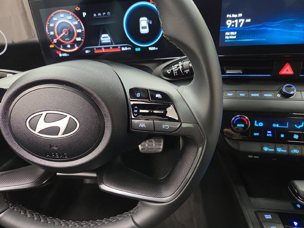 Used 2025 Hyundai Elantra SEL FWD image 16